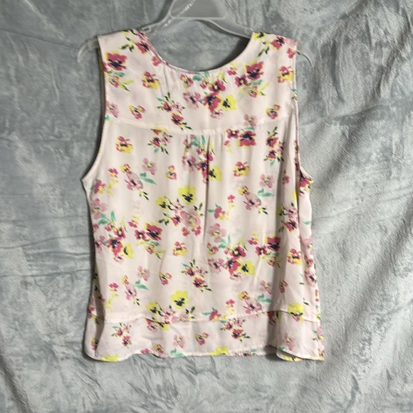 Floral Sleeveless Top - Multicolor lightweight and perfect for spring and summer - Picture 4 of 6